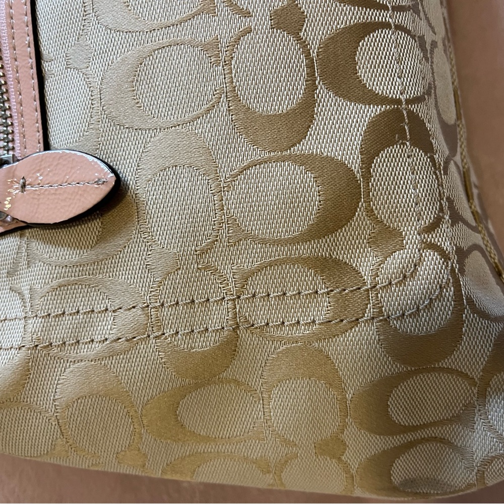 Coach Handbag 👜 - Picture 4 of 9
